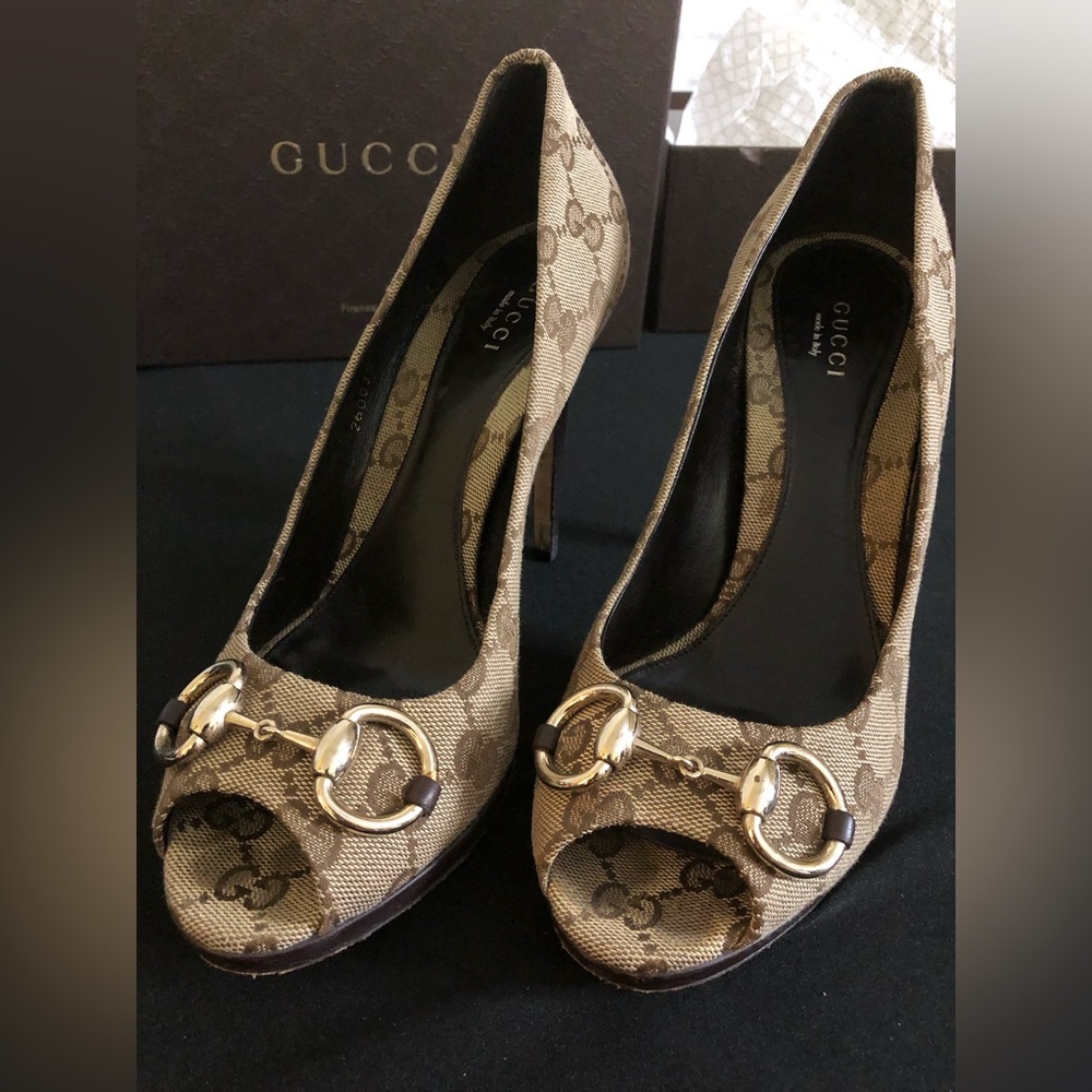 Gucci Classic Canvas Monogram GG Peep Toe Pump Heels Size 37 1/2 EU /  7.5 US